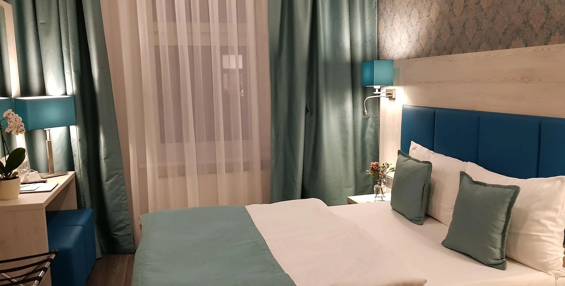 **  Hotel Budapester Hof Hamburg Germany